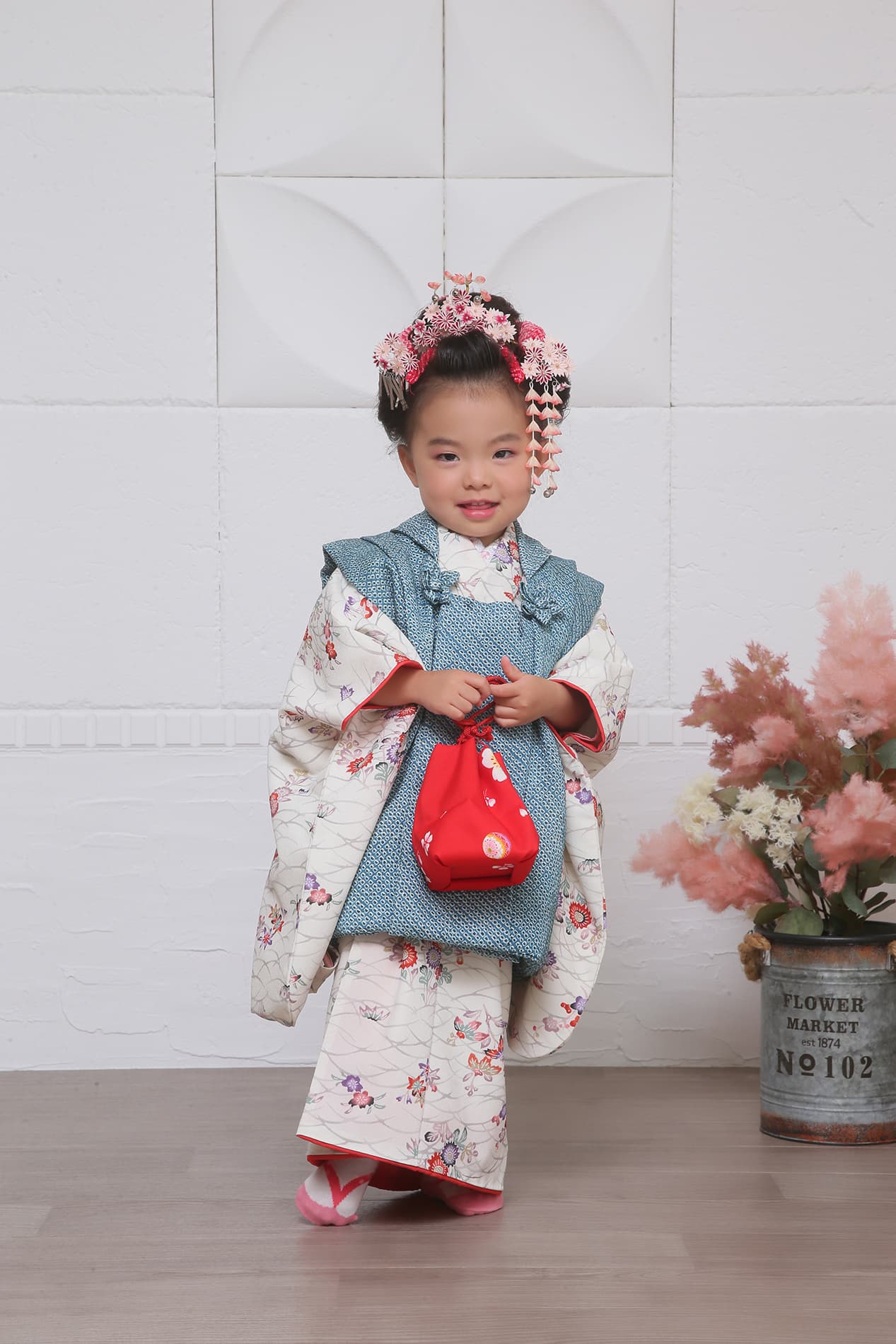 茨城県鉾田市光翔　レンタル＆フォトスタジオ。七五三に被布を着た三歳の女の子の画像