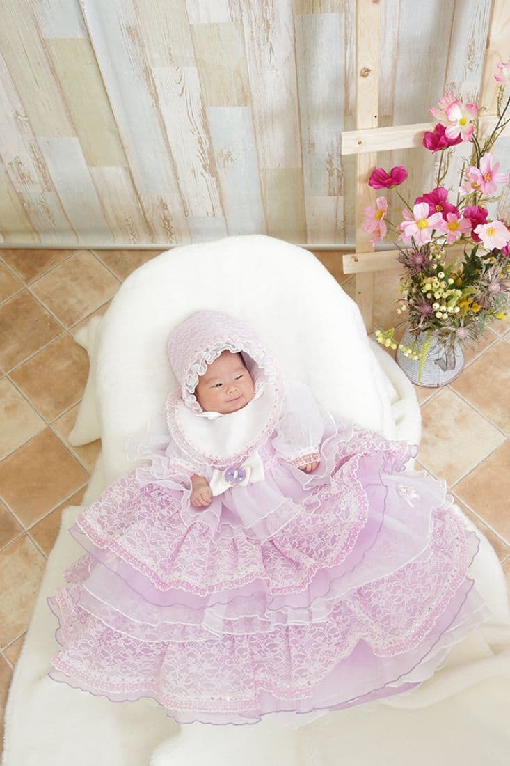 茨城県鉾田市光翔　レンタル＆フォトスタジオ。お宮参りにピンクのドレスを着た赤ちゃんの画像