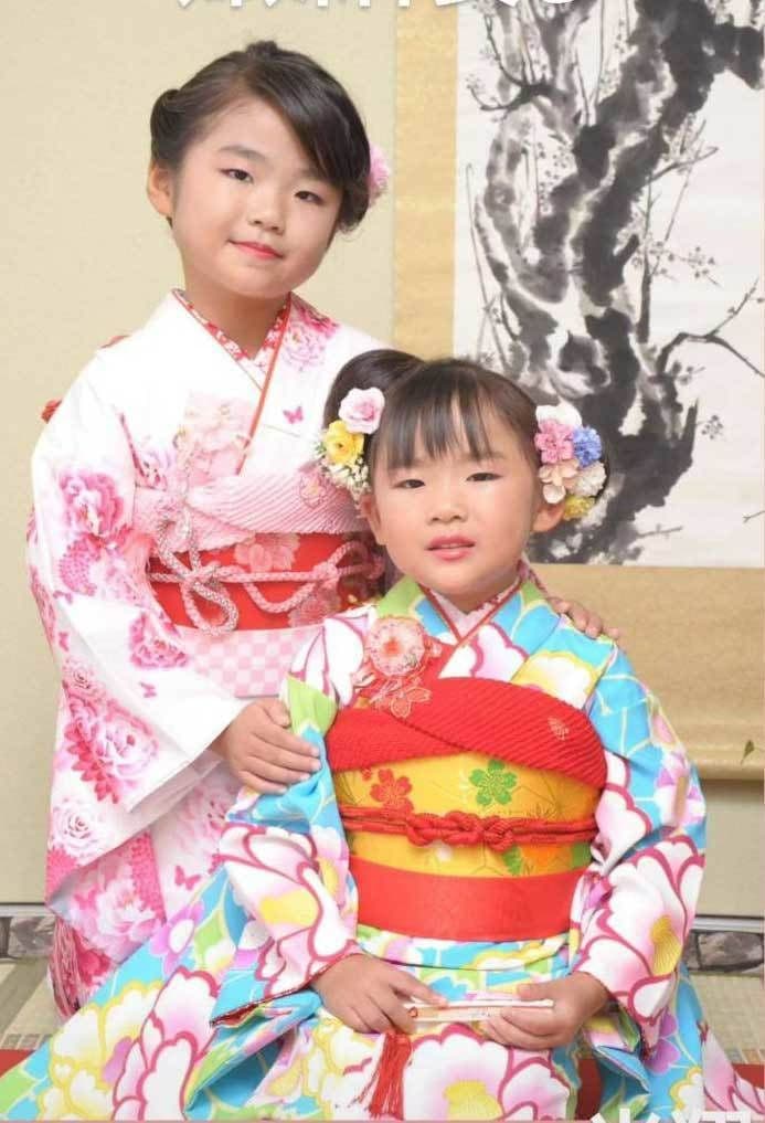 茨城県鉾田市光翔　レンタル＆フォトスタジオ。七五三で姉妹が着物を着ている画像です